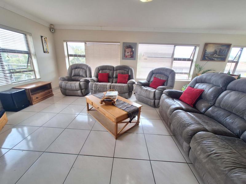 4 Bedroom Property for Sale in Menkenkop Western Cape